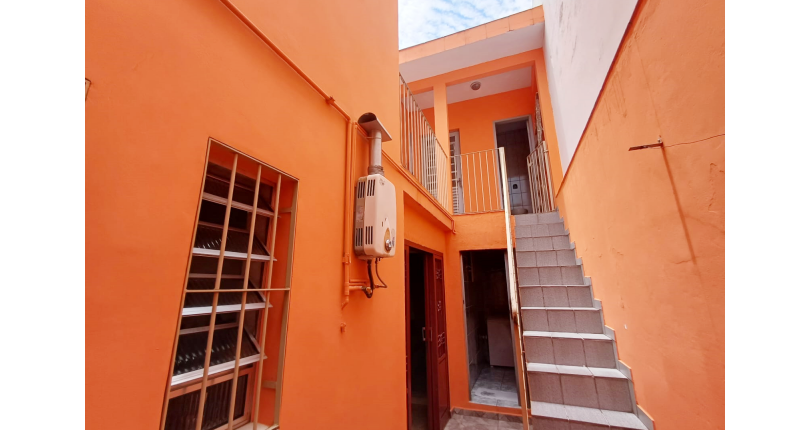 Sobrado à venda no Bairro do Jardim Mangalot na Rua George Samuel,