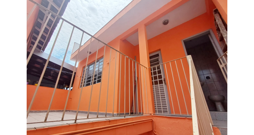 Sobrado à venda no Bairro do Jardim Mangalot na Rua George Samuel,