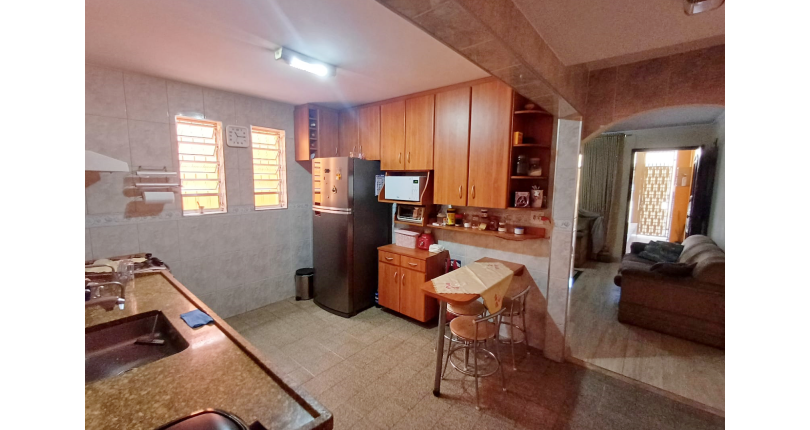 Sobrado à venda no Bairro do Jardim Mangalot na Rua George Samuel,