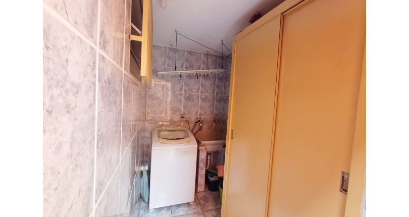 Sobrado à venda no Bairro do Jardim Mangalot na Rua George Samuel,