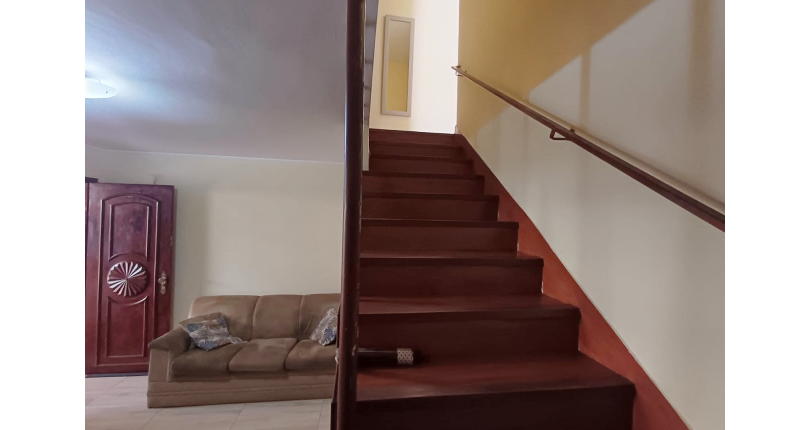 Sobrado à venda no Bairro do Jardim Mangalot na Rua George Samuel,