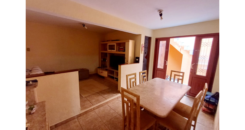 Sobrado à venda no Bairro do Jardim Mangalot na Rua George Samuel,