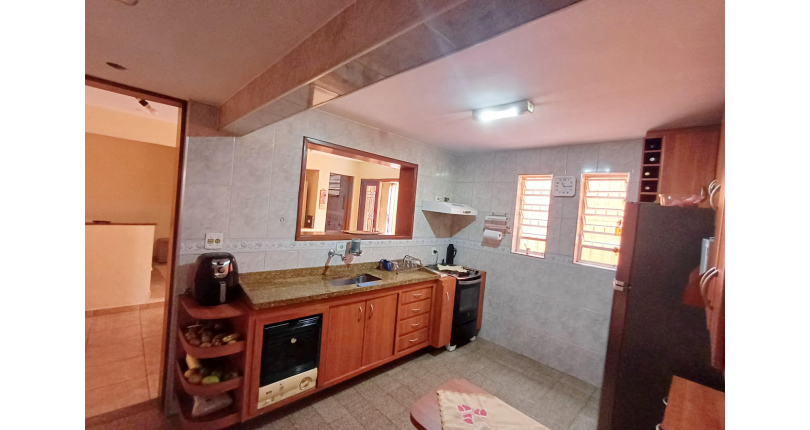 Sobrado à venda no Bairro do Jardim Mangalot na Rua George Samuel,