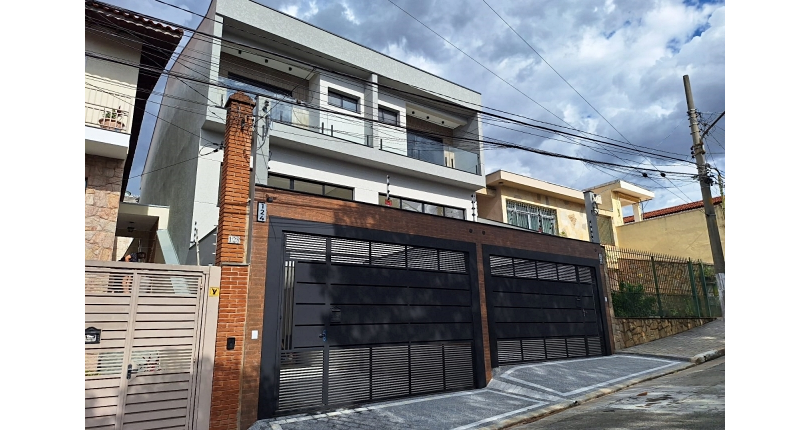 Belo Sobrado novo à venda no Bairro do Parque São Domingos na Rua Luís Filgueira Souto 124, 