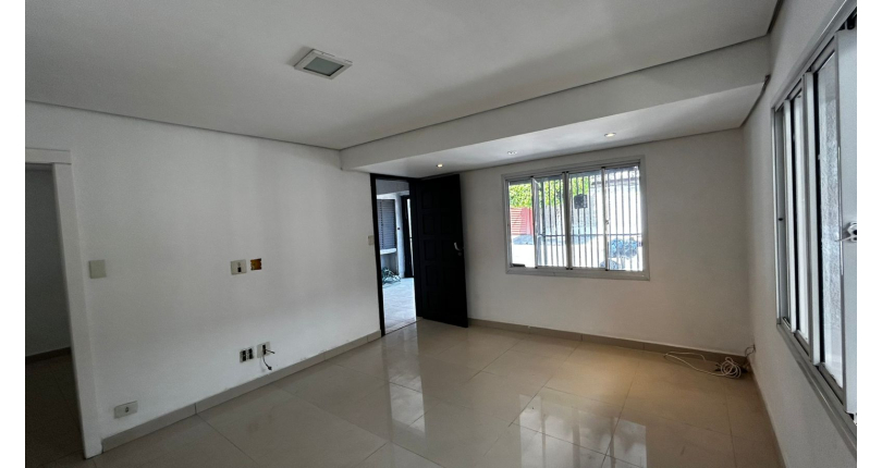 Casa à venda Rua Jacques Pilon, Vila Piauí - Imóveis à Venda