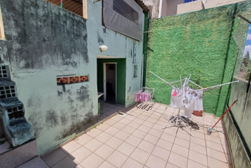 Casa espaçosa à venda no Bairro do Jardim Regina na Rua Doutor Valentim de Queirós