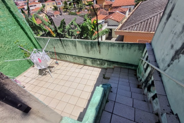 Casa espaçosa à venda no Bairro do Jardim Regina na Rua Doutor Valentim de Queirós
