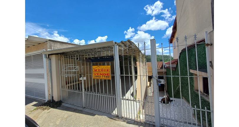 Casa espaçosa à venda no Bairro do Jardim Regina na Rua Doutor Valentim de Queirós
