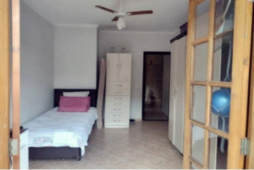 Sobrado à venda no Bairro do Jardim Regina na Rua Sebastião de Pina