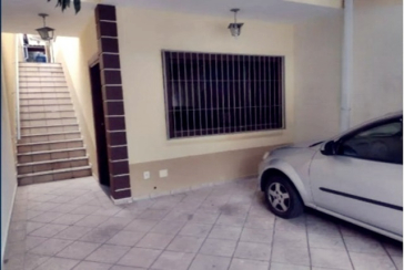 Sobrado à venda no Bairro do Jardim Regina na Rua Sebastião de Pina