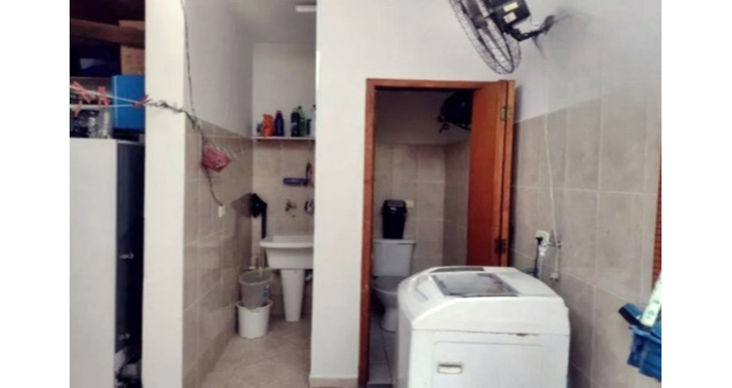 Sobrado à venda no Bairro do Jardim Regina na Rua Sebastião de Pina