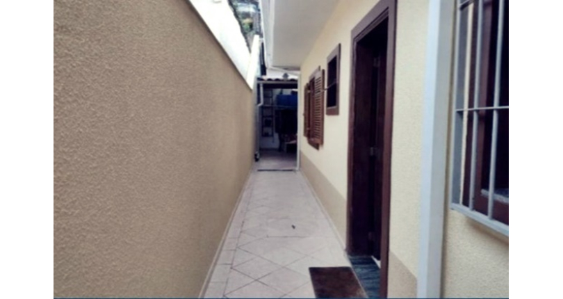 Sobrado à venda no Bairro do Jardim Regina na Rua Sebastião de Pina