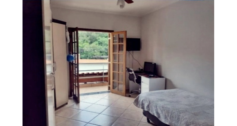 Sobrado à venda no Bairro do Jardim Regina na Rua Sebastião de Pina