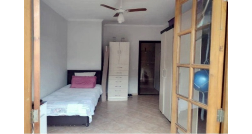 Sobrado à venda no Bairro do Jardim Regina na Rua Sebastião de Pina