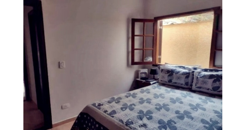 Sobrado à venda no Bairro do Jardim Regina na Rua Sebastião de Pina