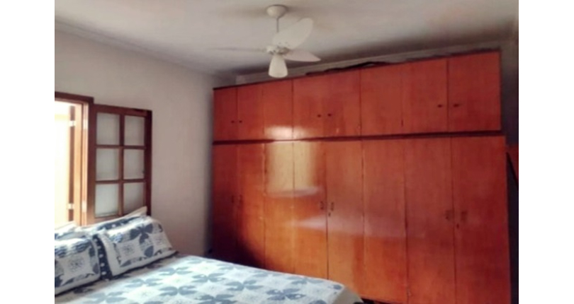 Sobrado à venda no Bairro do Jardim Regina na Rua Sebastião de Pina