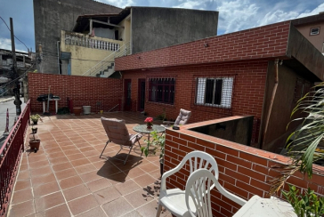 Sobrado à venda no Bairro da Ayrosa na Rua Bem-Te-Vi, 