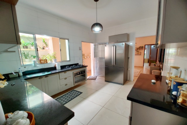 Casa Assobradada à venda no Bairro do Jardim Regina na Rua Crispim Santos