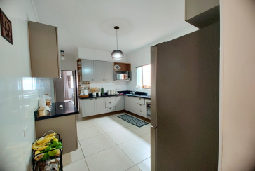 Casa Assobradada à venda no Bairro do Jardim Regina na Rua Crispim Santos