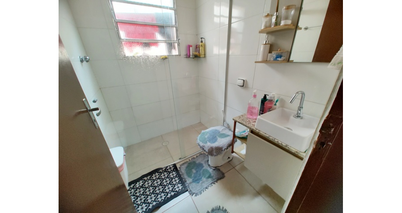 Casa Assobradada à venda no Bairro do Jardim Regina na Rua Crispim Santos