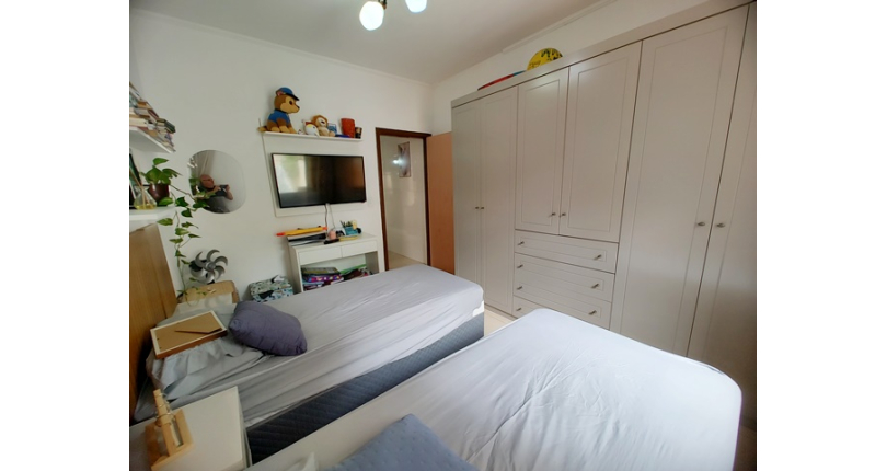 Casa Assobradada à venda no Bairro do Jardim Regina na Rua Crispim Santos