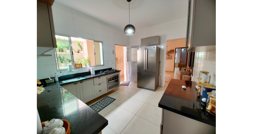 Casa Assobradada à venda no Bairro do Jardim Regina na Rua Crispim Santos