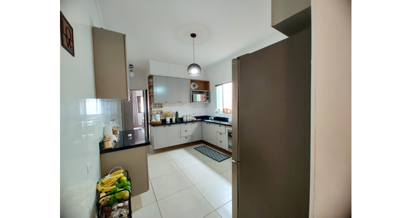 Casa Assobradada à venda no Bairro do Jardim Regina na Rua Crispim Santos