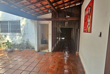 Sobrado à venda no Bairro do Conjunto Residencial Vista Verde na Rua José Carlos de Resende