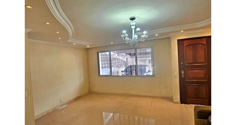 Sobrado à venda no Bairro do Conjunto Residencial Vista Verde na Rua José Carlos de Resende