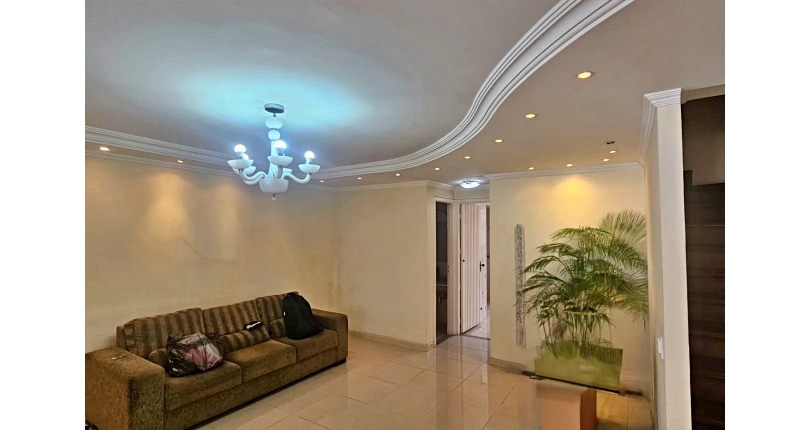 Sobrado à venda no Bairro do Conjunto Residencial Vista Verde na Rua José Carlos de Resende