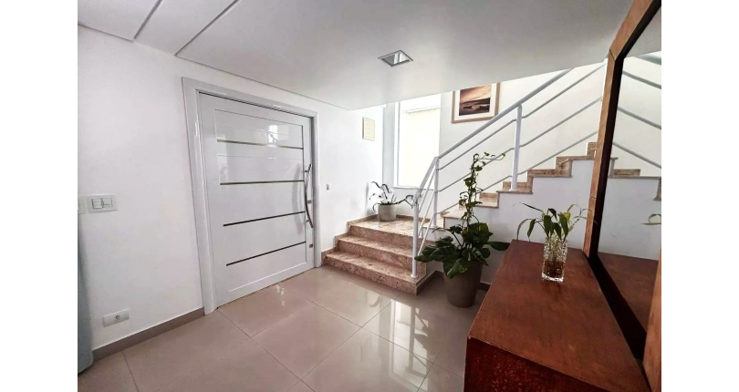 Belo Sobrado à venda no Bairro do Jardim Líbano na Rua João de Almeida e Silva,