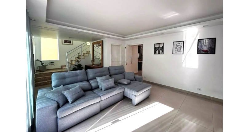 Belo Sobrado à venda no Bairro do Jardim Líbano na Rua João de Almeida e Silva,