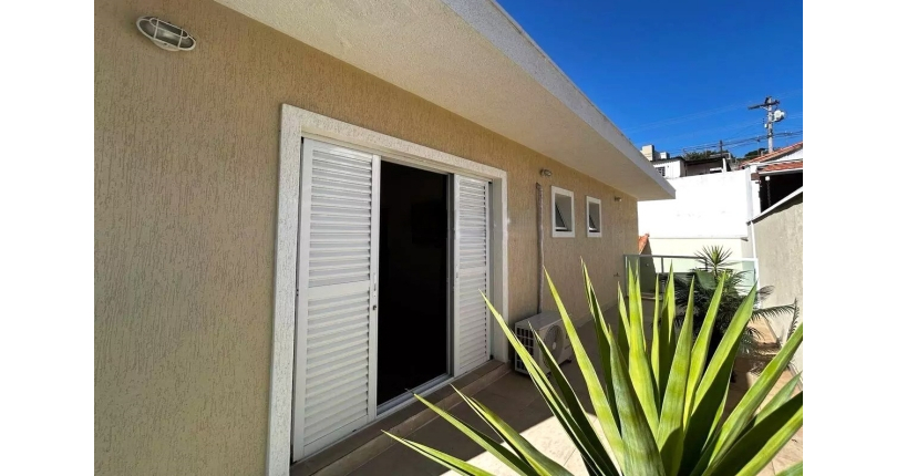 Belo Sobrado à venda no Bairro do Jardim Líbano na Rua João de Almeida e Silva,