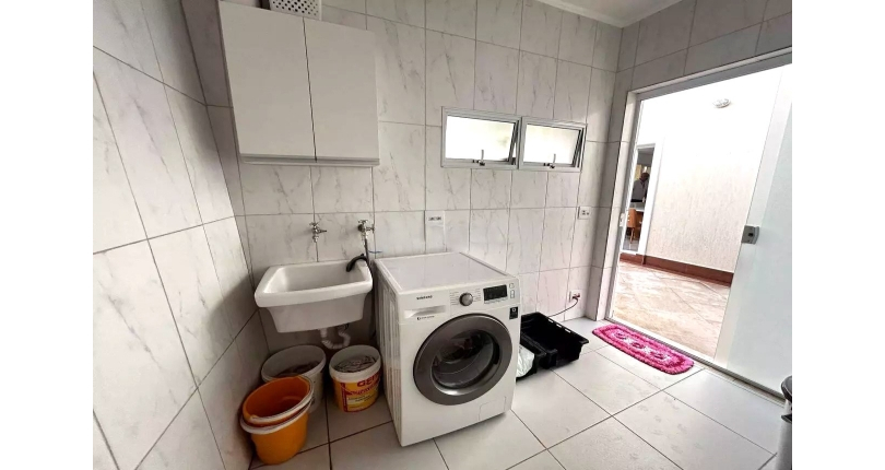 Belo Sobrado à venda no Bairro do Jardim Líbano na Rua João de Almeida e Silva,