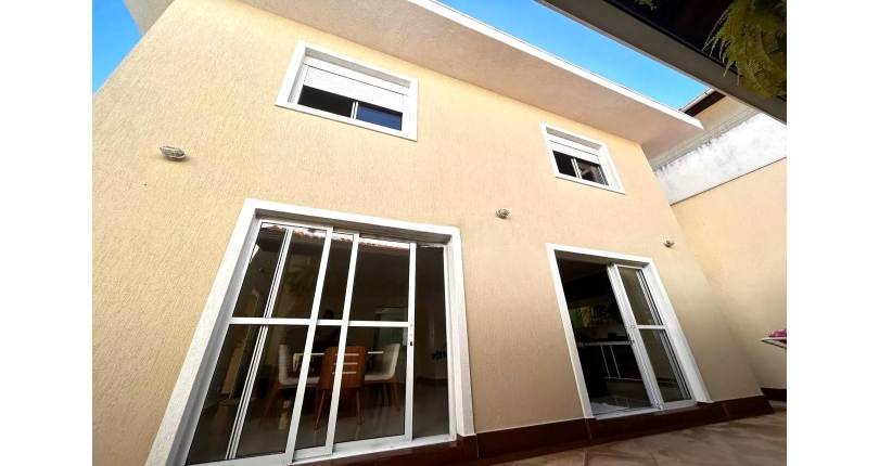 Belo Sobrado à venda no Bairro do Jardim Líbano na Rua João de Almeida e Silva,