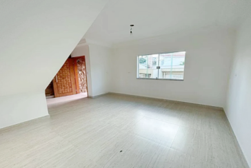 Sobrado novo à venda no Bairro da Chácara Inglesa na Rua Antônio Carlos Ferreira 152