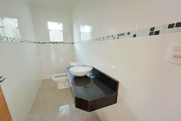 Sobrado novo à venda no Bairro da Chácara Inglesa na Rua Antônio Carlos Ferreira 152