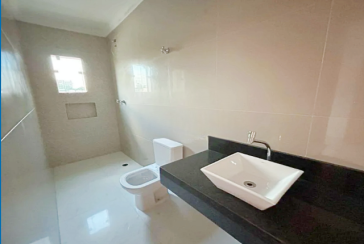 Belo Sobrado novo à venda no Bairro da Chácara Inglesa na Rua Antônio Carlos Ferreira 156