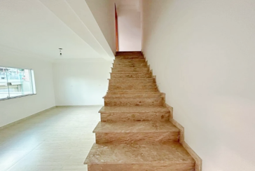 Belo Sobrado novo à venda no Bairro da Chácara Inglesa na Rua Antônio Carlos Ferreira 156