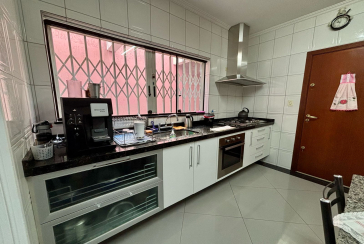 Belo Sobrado à venda no Bairro do Parque São Domingos na Rua Doutor Odon Carlos de Figueiredo Ferraz