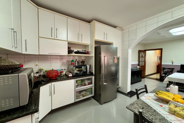 Belo Sobrado à venda no Bairro do Parque São Domingos na Rua Doutor Odon Carlos de Figueiredo Ferraz