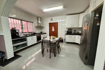 Belo Sobrado à venda no Bairro do Parque São Domingos na Rua Doutor Odon Carlos de Figueiredo Ferraz