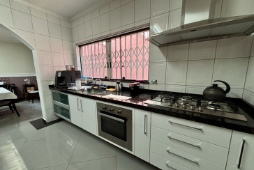 Belo Sobrado à venda no Bairro do Parque São Domingos na Rua Doutor Odon Carlos de Figueiredo Ferraz