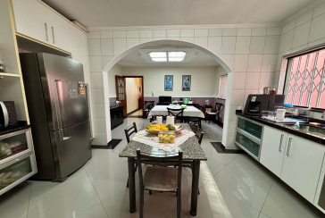 Belo Sobrado à venda no Bairro do Parque São Domingos na Rua Doutor Odon Carlos de Figueiredo Ferraz