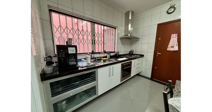 Belo Sobrado à venda no Bairro do Parque São Domingos na Rua Doutor Odon Carlos de Figueiredo Ferraz