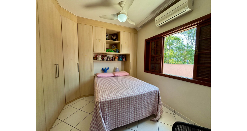 Belo Sobrado à venda no Bairro do Parque São Domingos na Rua Doutor Odon Carlos de Figueiredo Ferraz