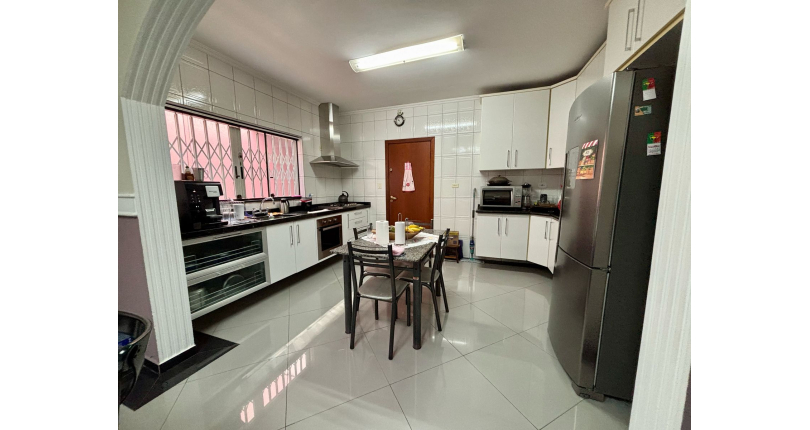 Belo Sobrado à venda no Bairro do Parque São Domingos na Rua Doutor Odon Carlos de Figueiredo Ferraz