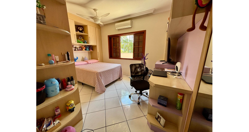 Belo Sobrado à venda no Bairro do Parque São Domingos na Rua Doutor Odon Carlos de Figueiredo Ferraz