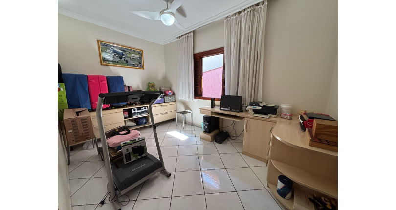 Belo Sobrado à venda no Bairro do Parque São Domingos na Rua Doutor Odon Carlos de Figueiredo Ferraz