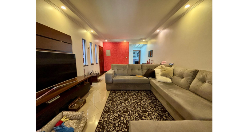 Belo Sobrado à venda no Bairro do Parque São Domingos na Rua Doutor Odon Carlos de Figueiredo Ferraz